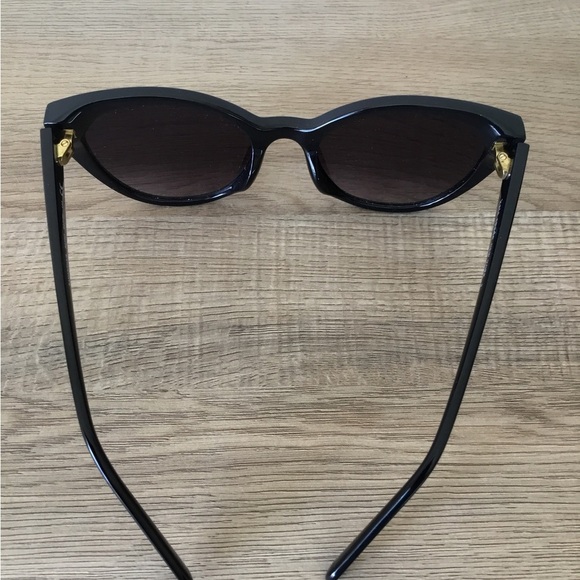 Kate Spade Women’s Sunglasses in Black with Green Case and Kate Spade Cloth - Picture 7 of 7